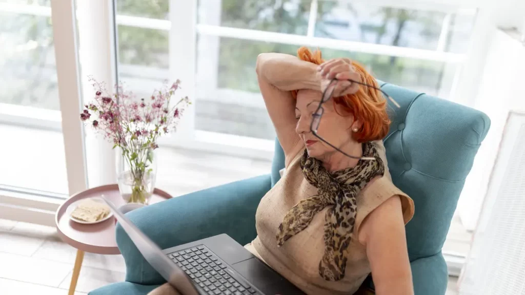 Simple Ways to Manage and Find Relief From Hot Flashes